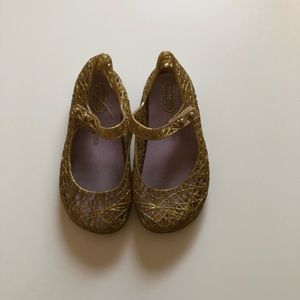 Toddler girl Mary Jane flats.